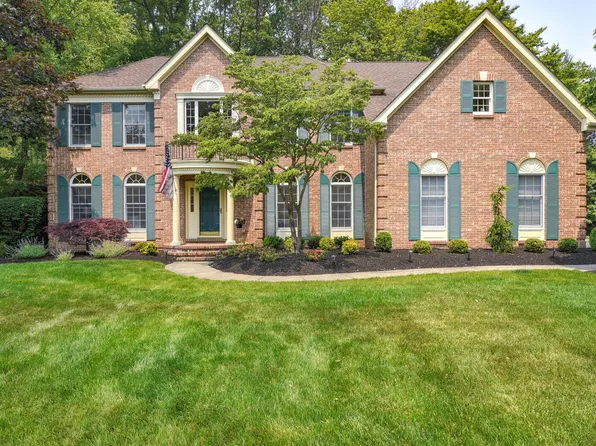 8 Pickering Dr, Robbinsville, NJ 08691