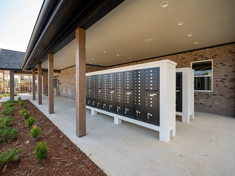 Brentwood Apartments — Photo 15
