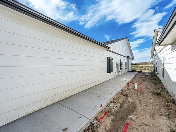 4th image of 809 S Bay