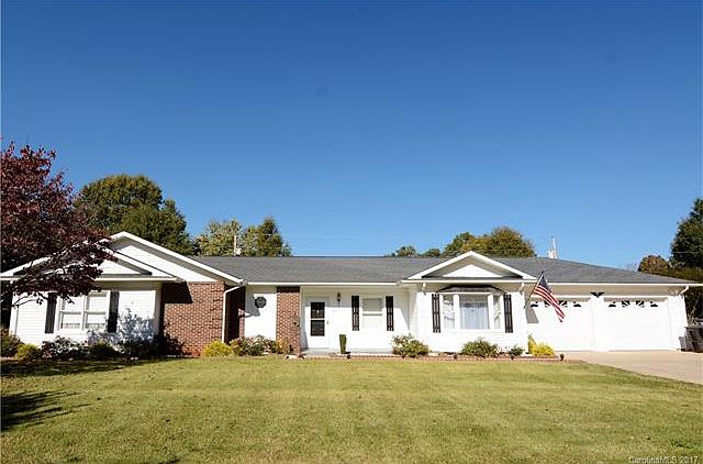 1st image of 405 Camelot Dr