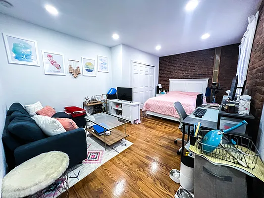 Rented by Voro New York | media 65