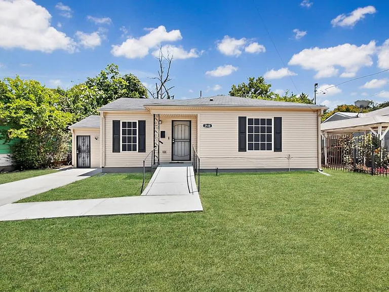 2538 Stovall Dr — Photo 1