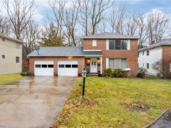 1876 Cromwell Dr, Akron, OH 44313