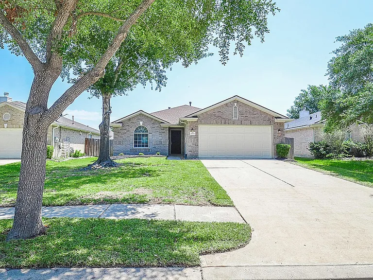 14618 Rochelle Ct — Photo 2