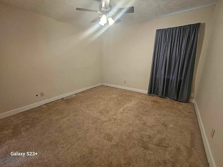 547 E Main St — Photo 8