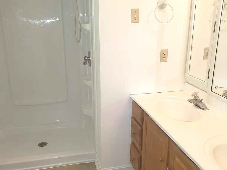 625 Southwood Rd — Photo 8