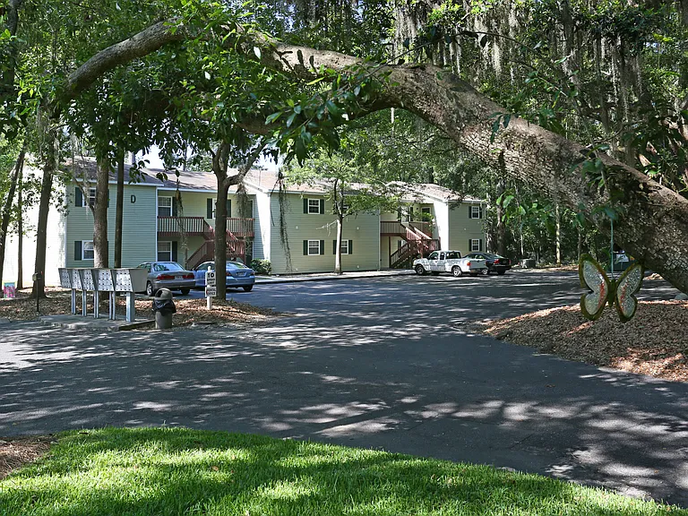 Oak Terrace Apartments — Photo 37