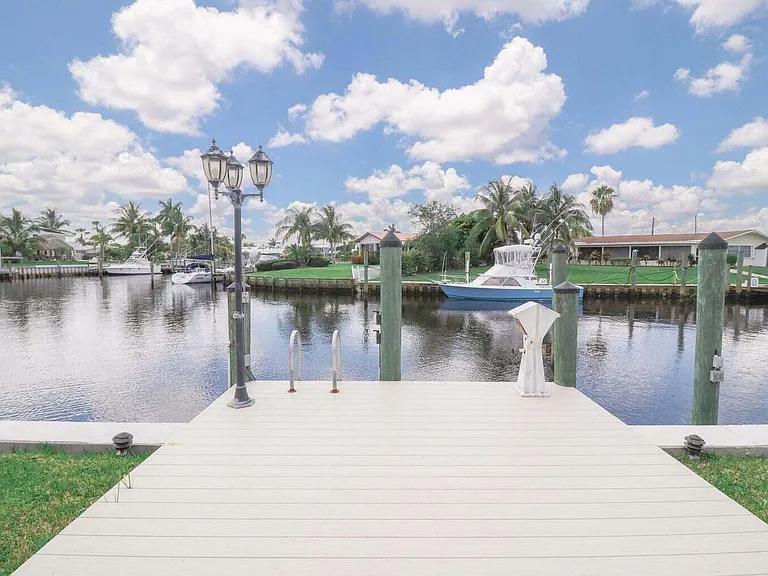 1694 SW Boatswain Pl — Photo 37
