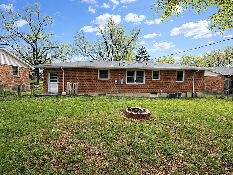 211 Bourn Ave — Photo 21