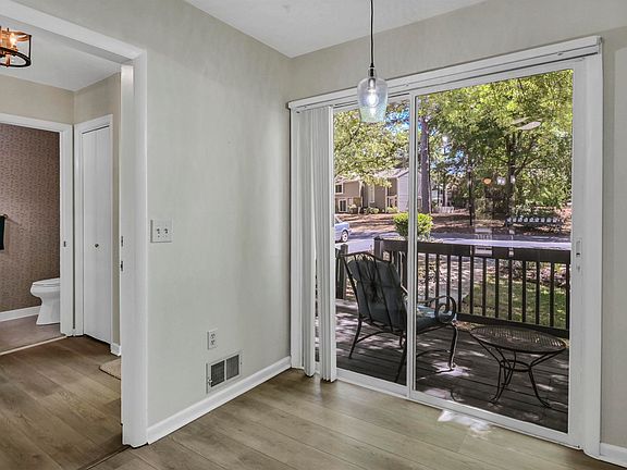 4th image of 186 Mariners Row