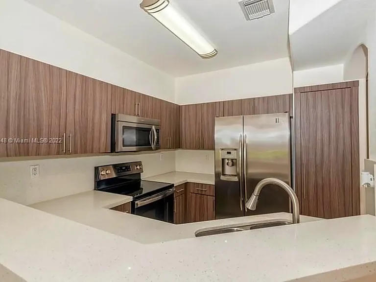 11497 NW 78th Ter #11497 — Photo 4