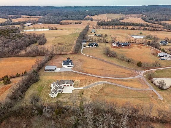 2nd image of 197 E Bugg Hollow Rd