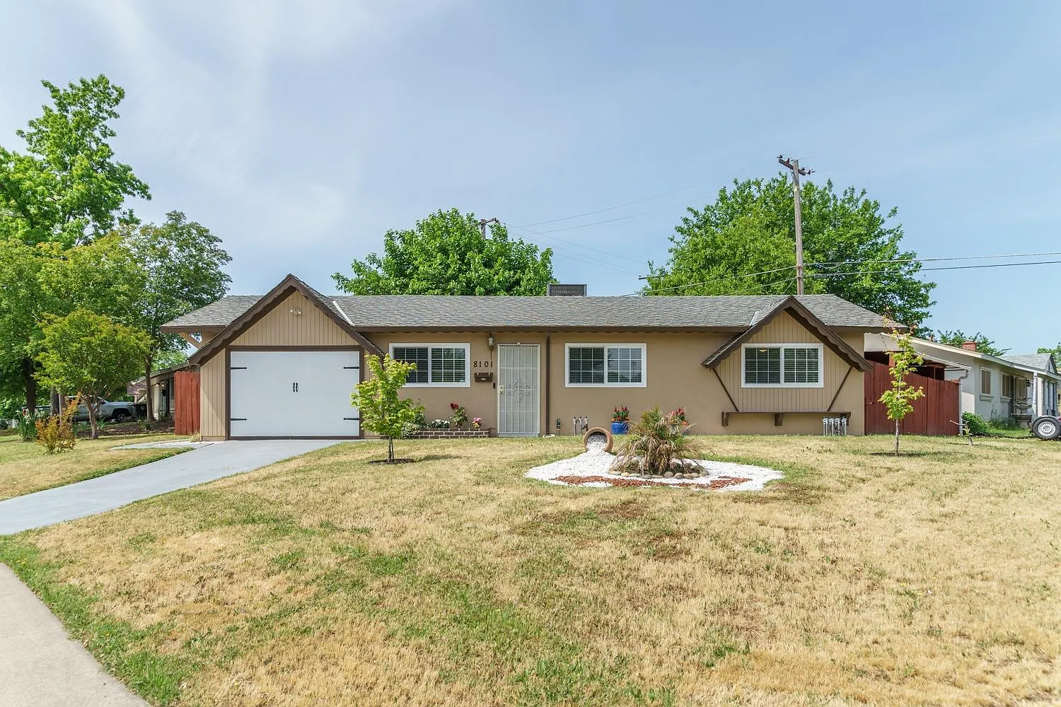 8101 Buttonwood Way photo 1