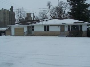 47 Ash St, Weldon, IL 61882