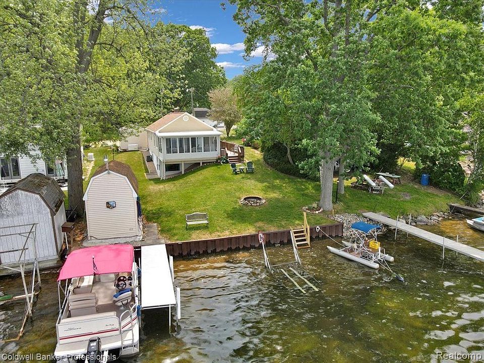 915 Lakeshore Dr, Columbiaville, MI 48421 Zillow