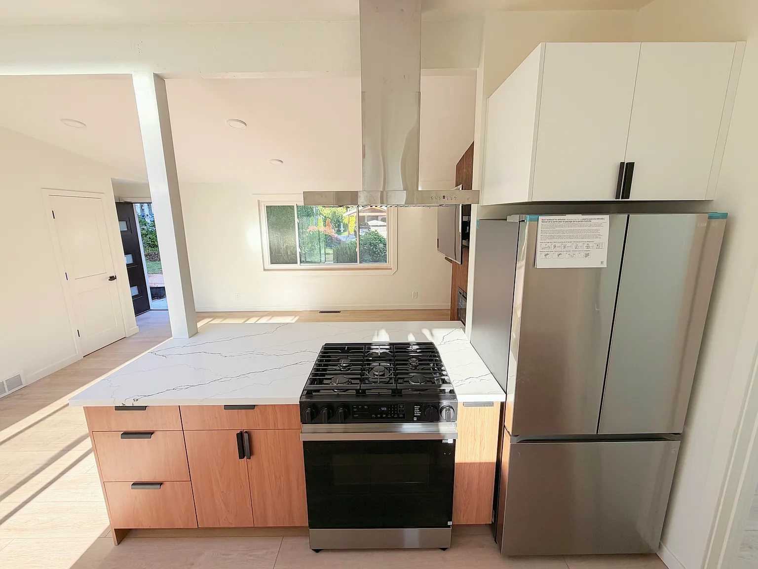 3 bed, 1250 sqft, $3,940 — Photo 4