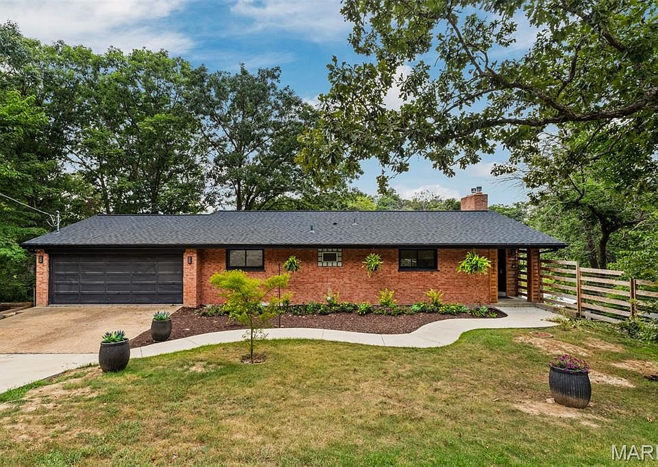 1st image of 7427 Woodland Dr