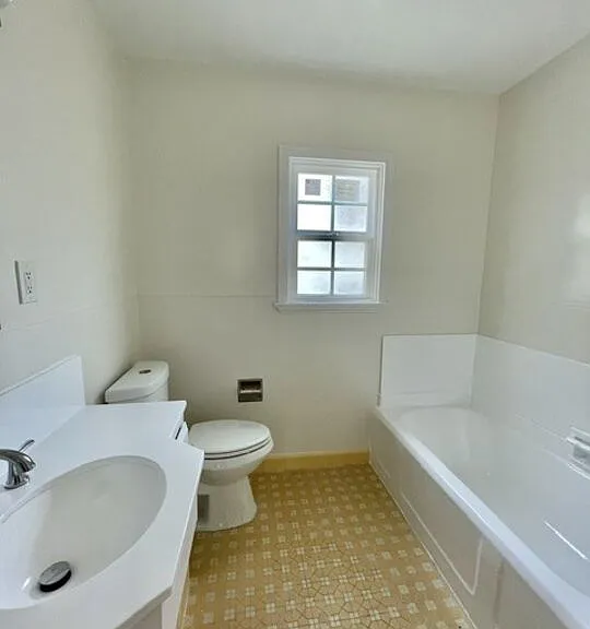 1600 N Martel Ave #B — Photo 27