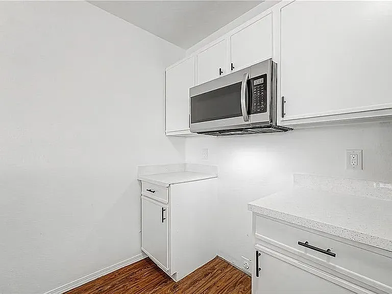 3306 SW Victoria Pl #E — Photo 8