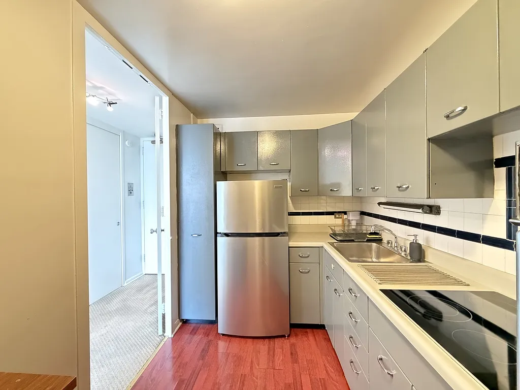 Alluring Studio, 1 Bath at (Hyde Park) — Photo 3