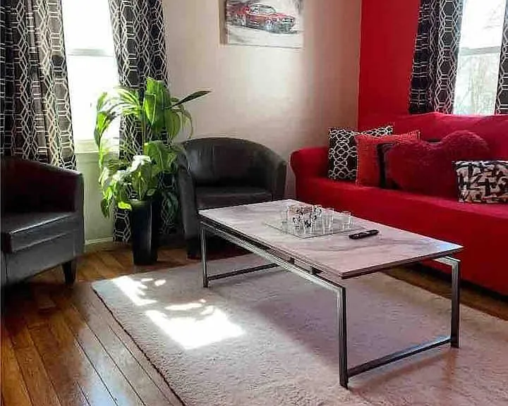Niagara St — Photo 1