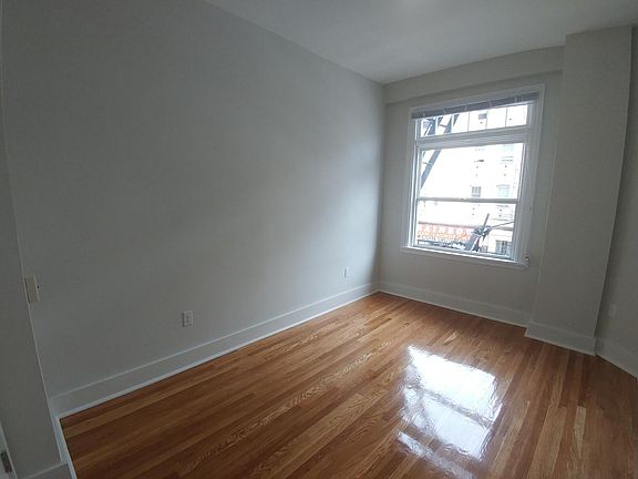 3rd image of 305 Hyde St APT 205