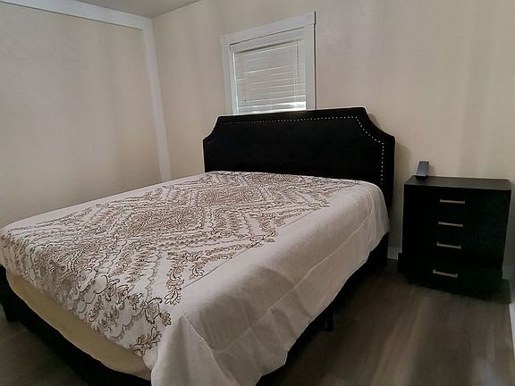 5th image of 602 34th St NW