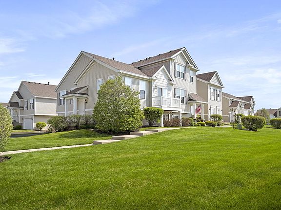 3rd image of 1743 Fieldstone Dr N
