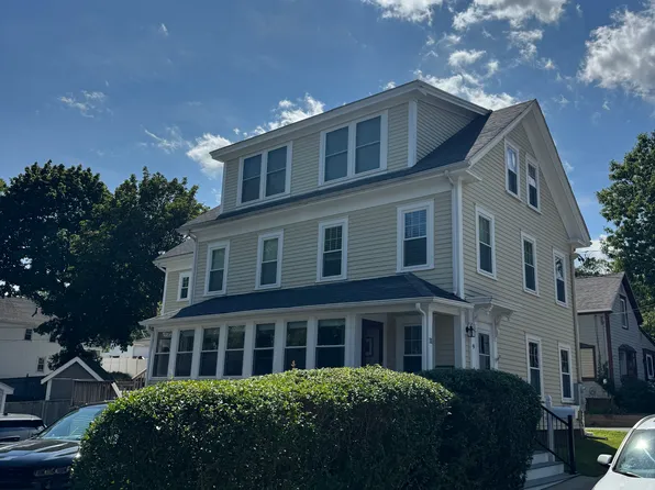9 Cedar St, Amesbury, MA 01913