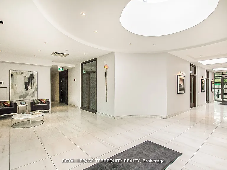 3830 Bathurst St #107 — Photo 24