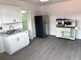 448 E 40th St, Hialeah, FL