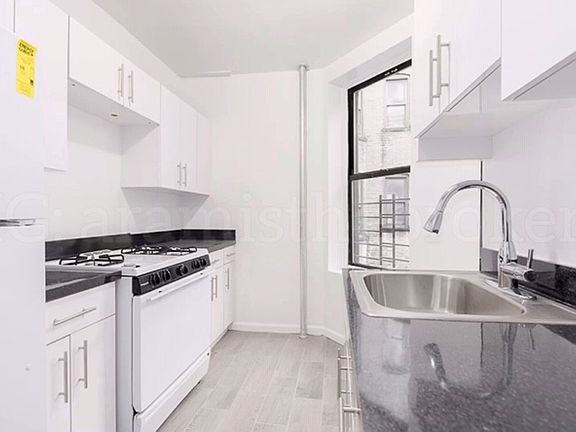 3rd image of 541 Isham St #5A