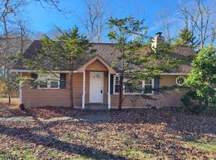 60 Breakneck Rd, Highland Lakes, NJ 07422