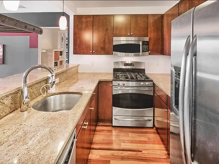 34 48th St #3C — Photo 4