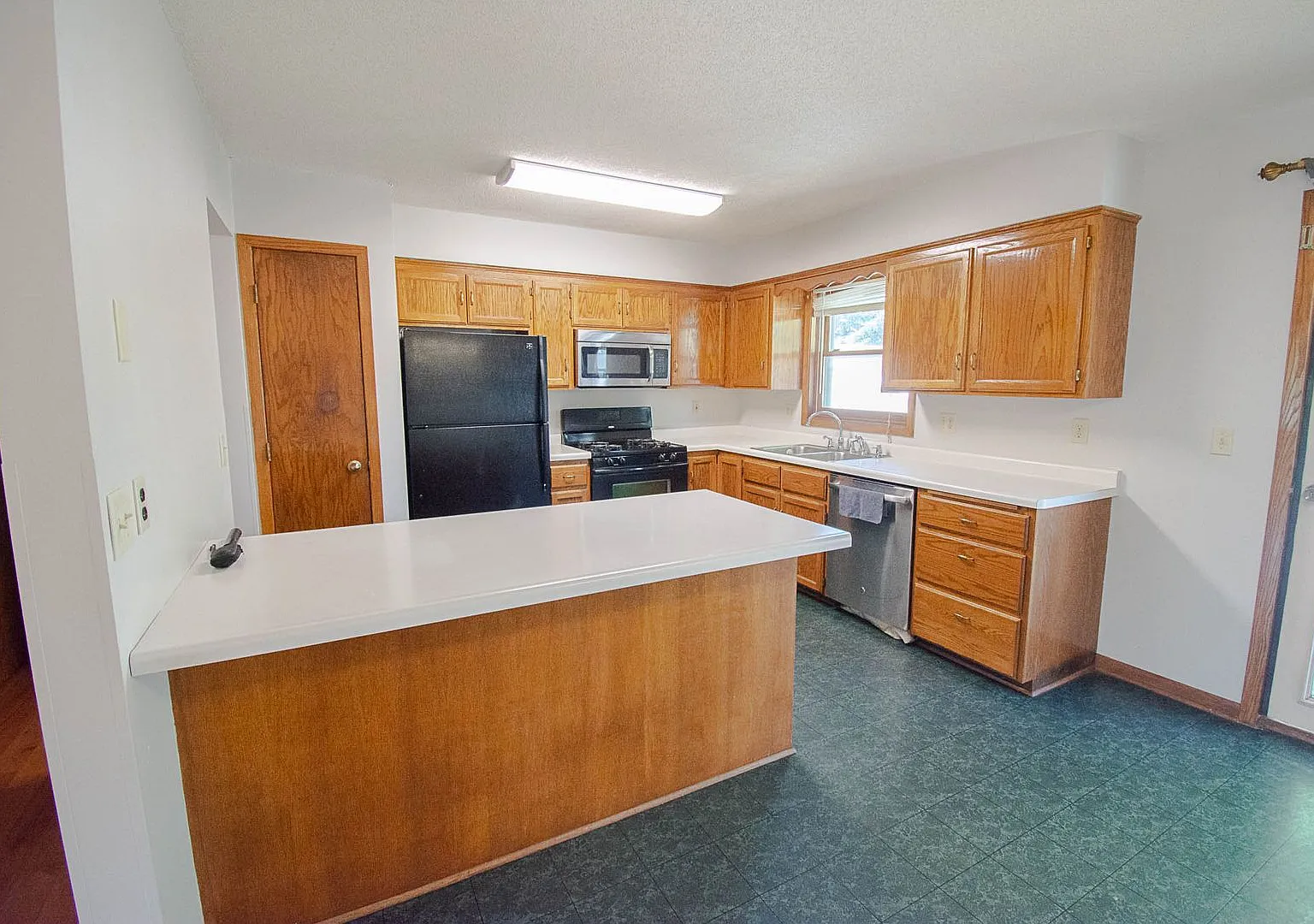 4-Bedroom NW Rochester Home with Central A/C & 2-Car Garage — Photo 3