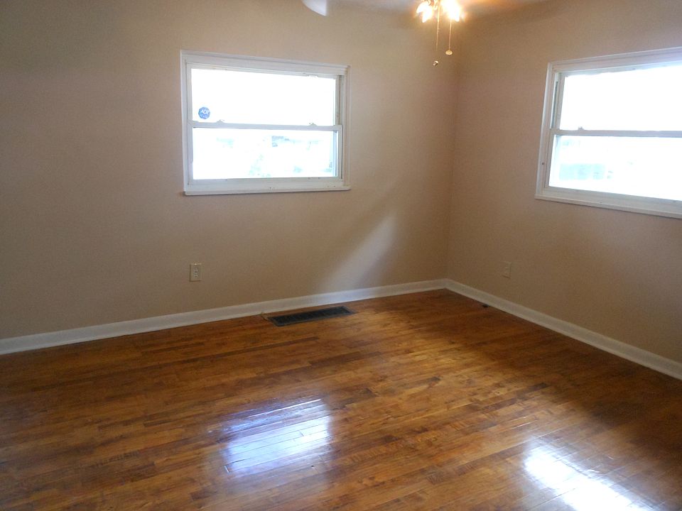 2nd image of 369 Clarendon Ave