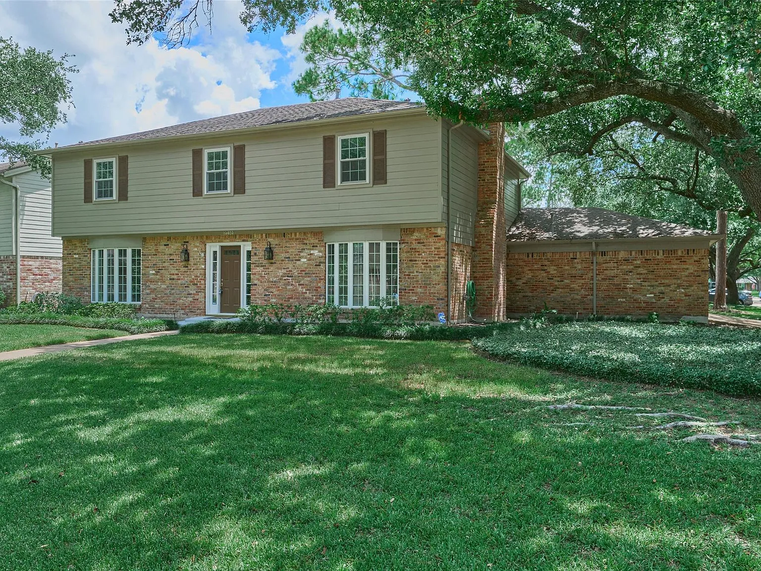 4 bed, 2.5 bath, 2620 sqft, $3,100 — Photo 2