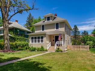 120 Atteridge Rd, Lake Forest, IL 60045