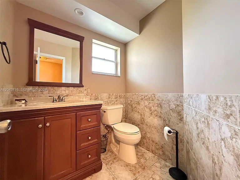 320 NE 12th Ave #303 — Photo 14