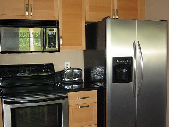 5th image of 4927 Lamont St