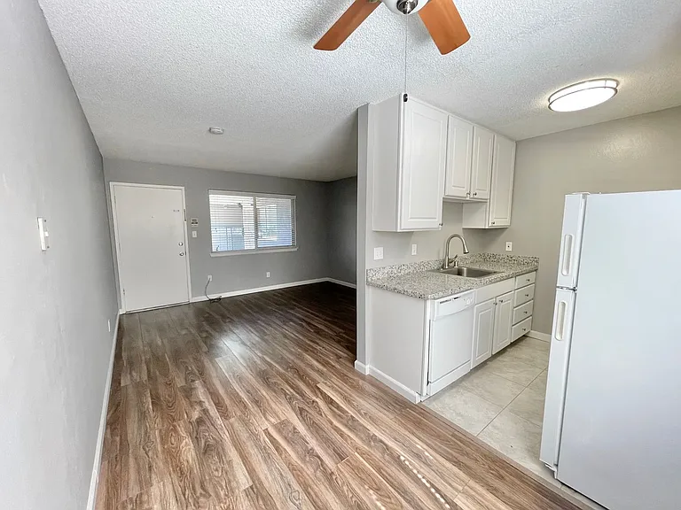 2712 O Street — Photo 3