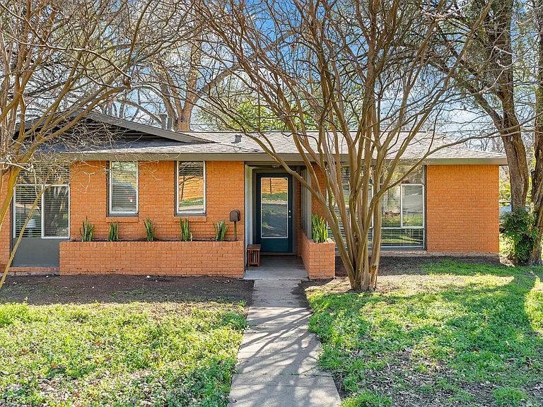 1501 Westmoor Dr — Photo 1