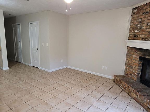 4th image of 1810 Lilac Ln