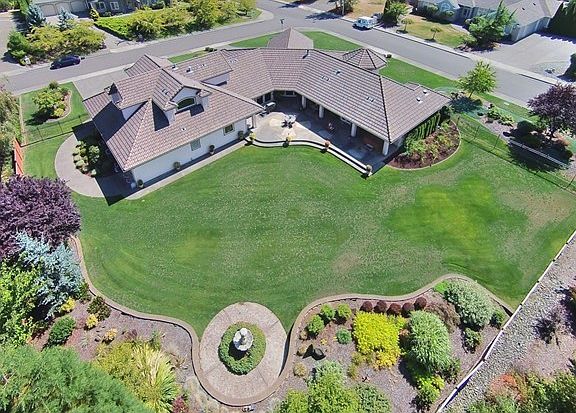2nd image of 2347 Glen Kerry Ct SE
