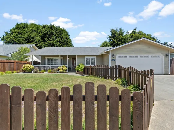 1745 Arlington Dr, Crescent City, CA 95531