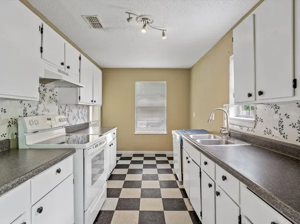 558 E Elm St, Canton, TX 75103