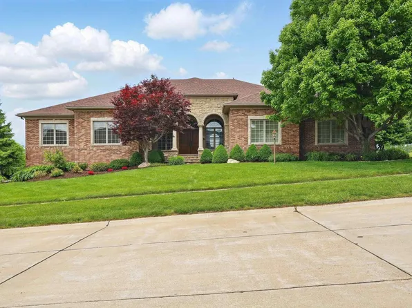 11 Sandstone Ct, Le Claire, IA 52753