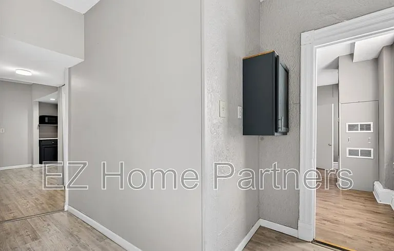 3005 S Compton Ave — Photo 4