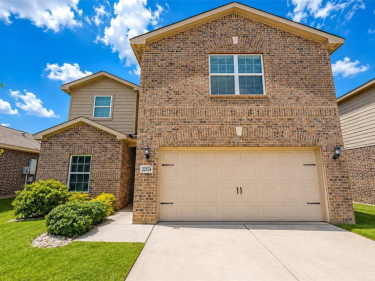 22534 Cloverland Field Dr — Photo 1