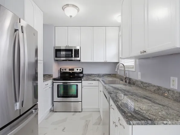 1680 Penistone St, Birmingham, MI 48009